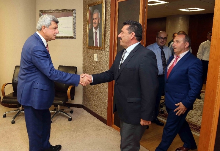 Muhtarlar Hizmet İçin Karaosmanoğlu’na Teşekkür Etti