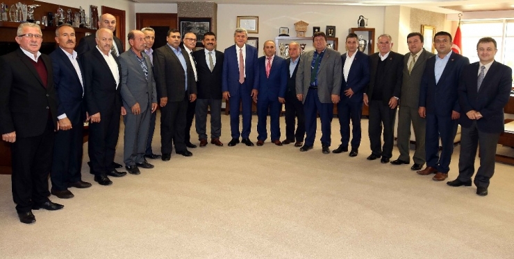 Muhtarlar Hizmet İçin Karaosmanoğlu’na Teşekkür Etti