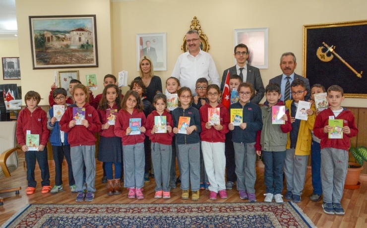 Özkan, Öğrencilerle Kitap Dünyasında Yolculuğa Çıktı