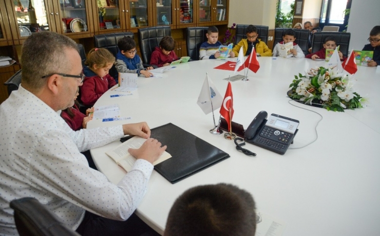 Özkan, Öğrencilerle Kitap Dünyasında Yolculuğa Çıktı