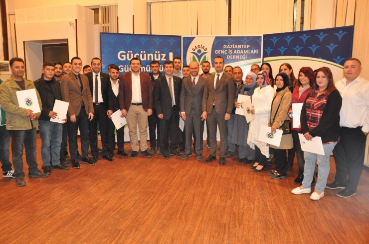 Girişimci Adaylarına Sertifikaları Törenle Verildi