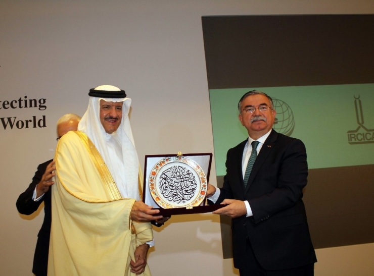 Bakan İsmet Yılmaz: “Medeniyeti Koruyabilmek İçin Eğitim Ve Barış Olmalı”