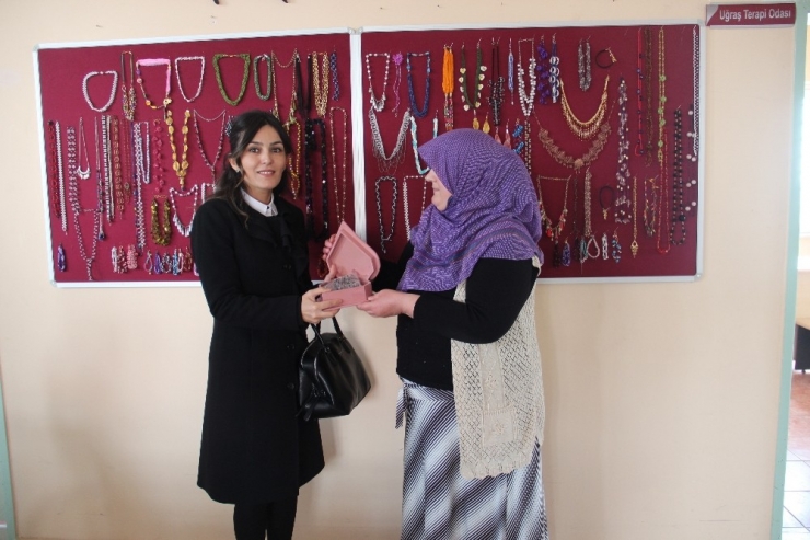 Vali Eşi Dr. Çiğdem Şimşek Toplum Ruh Sağlığı Merkezini Ziyaret Etti