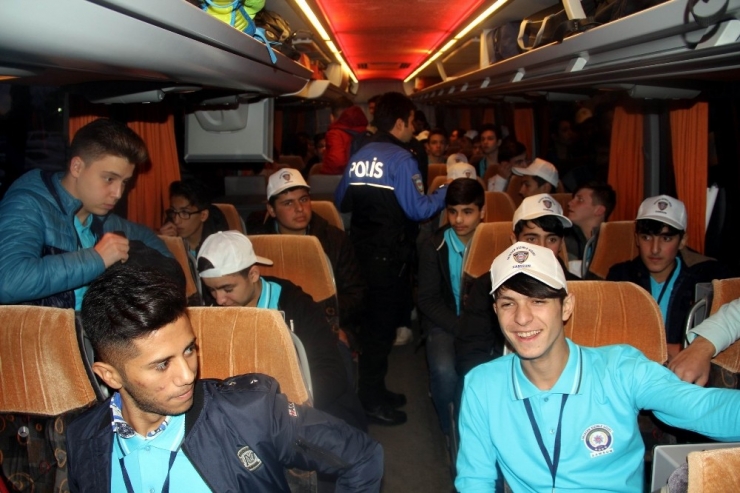 Polisten Öğrencilere Çanakkale Gezisi