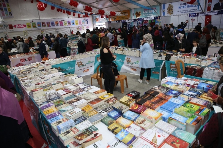 Bölgenin En Büyük Kitap Fuarına Ziyaretçi Akını