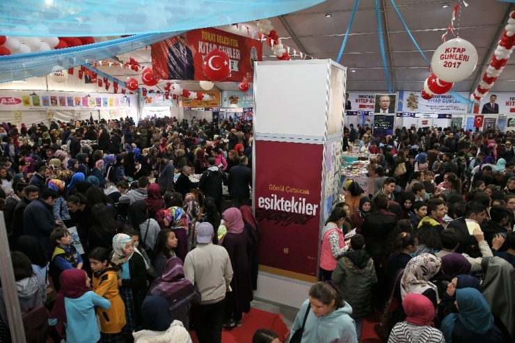 Bölgenin En Büyük Kitap Fuarına Ziyaretçi Akını