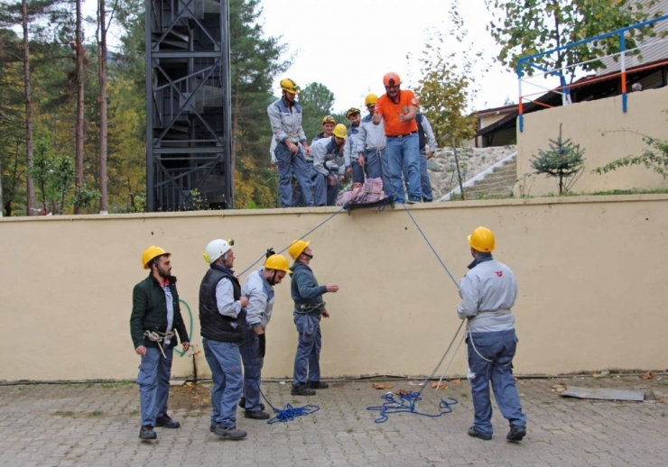 ‘Doğal Afetlerde Arama Kurtarma’ Eğitimleri Toyota Boshoku Akt Ekibine Verildi