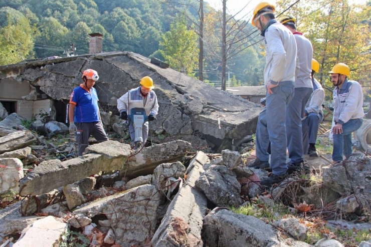 ‘Doğal Afetlerde Arama Kurtarma’ Eğitimleri Toyota Boshoku Akt Ekibine Verildi