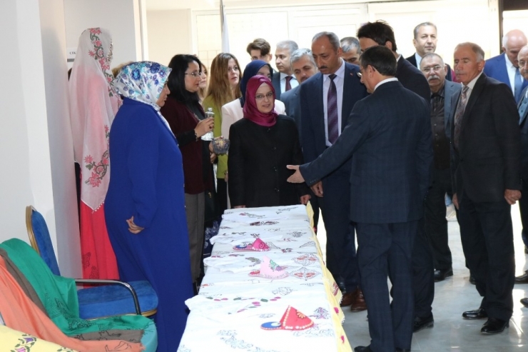 Elazığ’da ‘Tahta Baskı’ Sergisi Açıldı