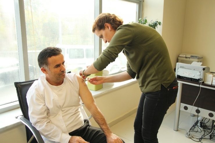 Grip Ve Soğuk Algınlığına Karşı Sağlık Personeline Aşı