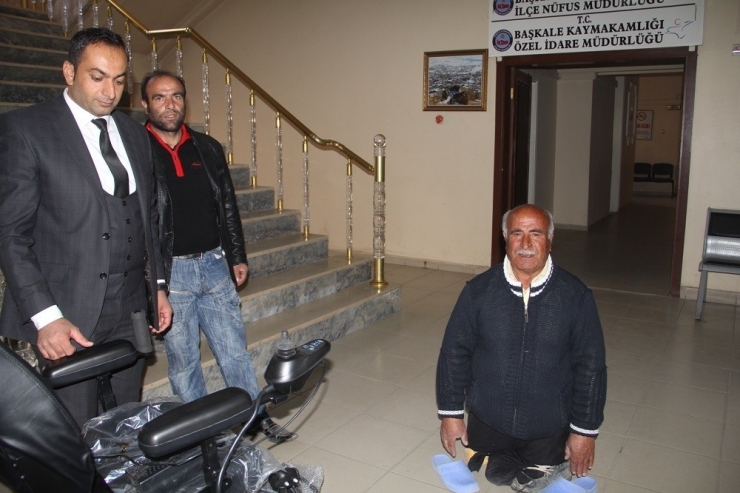 Doğuştan Engelli Olan Vatandaşa Akülü Sandalye
