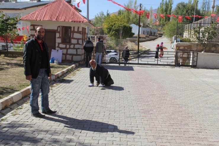Doğuştan Engelli Olan Vatandaşa Akülü Sandalye