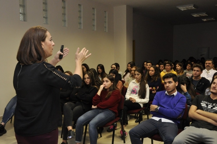 Öğrencilere Test Çözme Teknikleri Anlatıldı