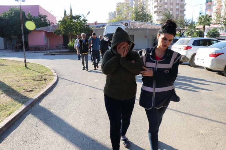 Çıplak Fotoğrafla Şantaj Yapan Karı-koca Yakalandı