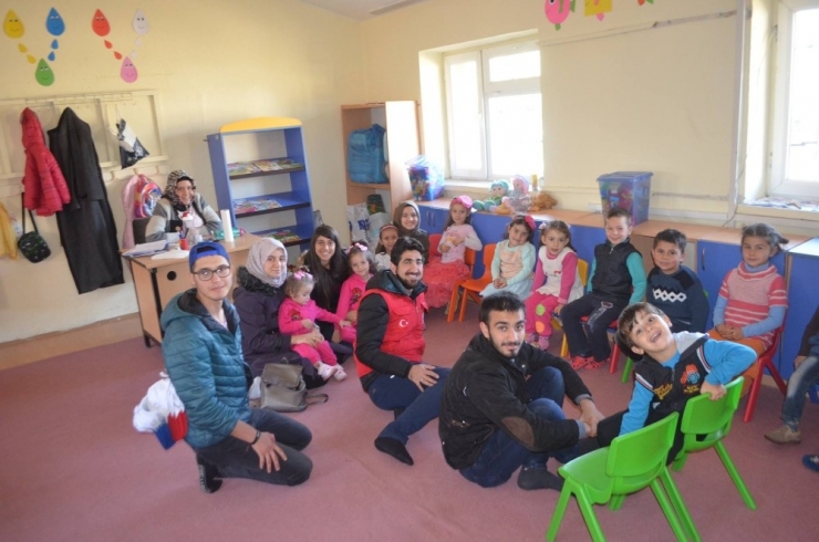 Gençlik Merkezi, Köy Okullarına Destek Olmaya Devam Ediyor