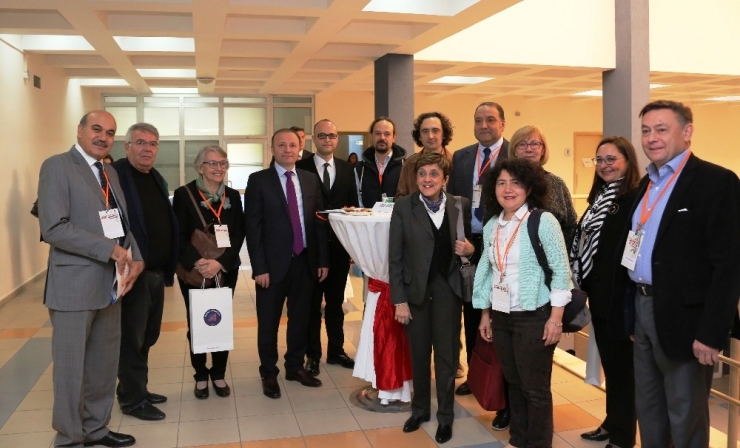 Akdeniz Üniversitesi Ev Sahipliğinde ’Uluslararası Estetik Sempozyumu’ Başladı