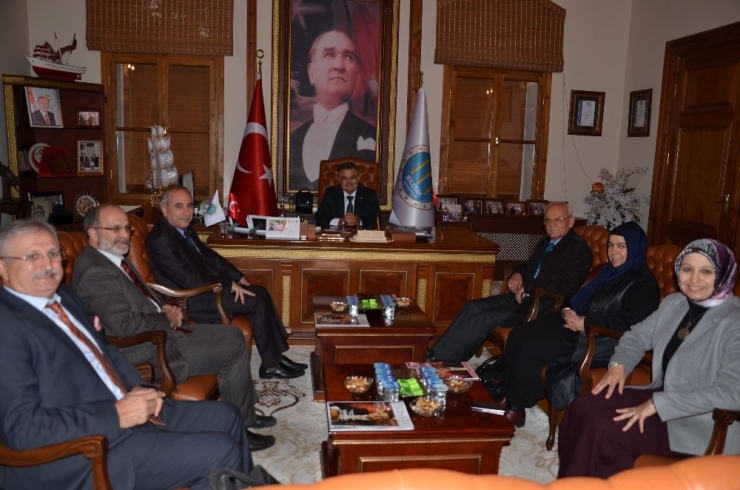 ’’Şeyh Edebali Edebiyat Mektebi’’ Programı Konuklarından Başkan Yağcı’ya Ziyaret