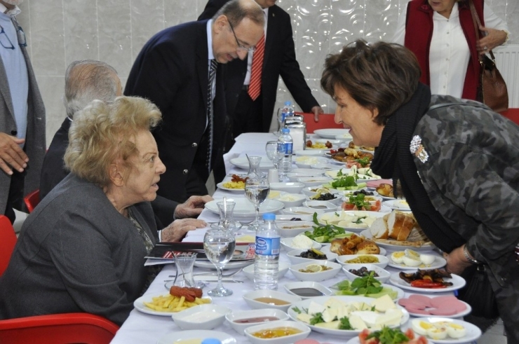 Gaziantep’te Kolej Mezunları Yarım Asır Sonra Yeniden Buluştu