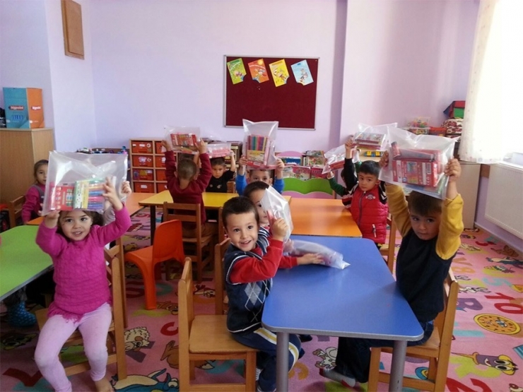 Üniversiteli İzcilerden Ana Sınıfına Destek