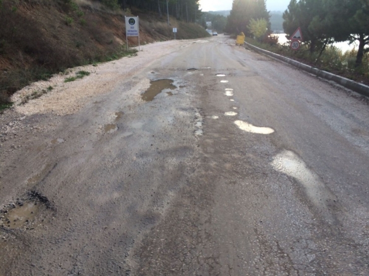 Gölpark’ın Yolları Onarım Bekliyor