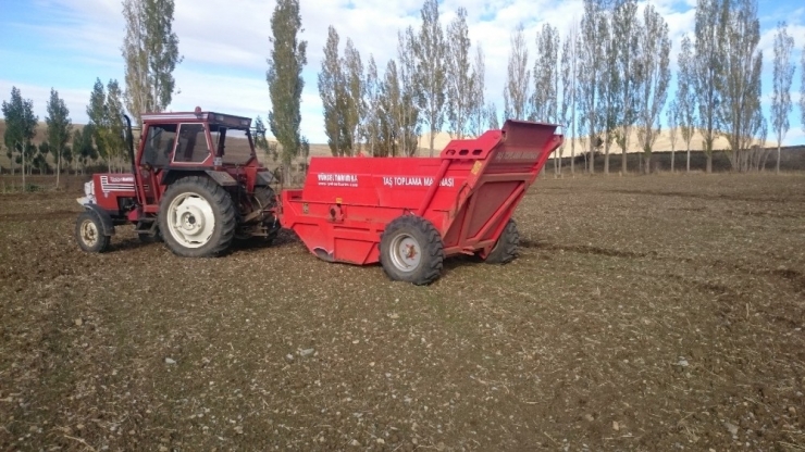 Tarlalar Taştan Arınıyor