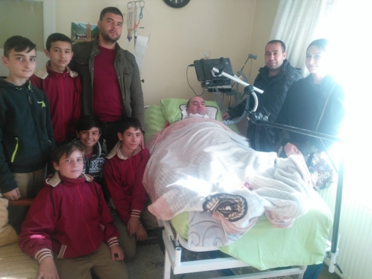 Balya’da Öğrencilerden Yatalak Hastalara Moral Ziyareti