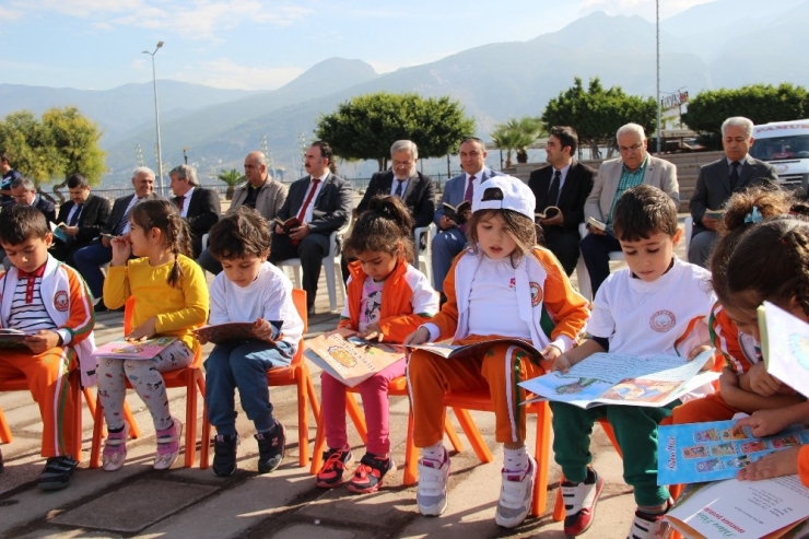İskenderun’da Okuma Şenliği Düzenlendi