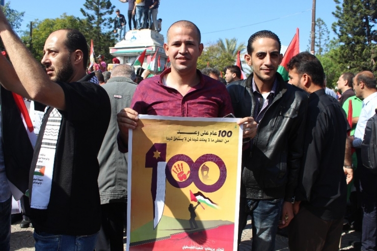 Gazzeliler: “Balfour Deklarasyonu İçin İngiltere Özür Dilesin”