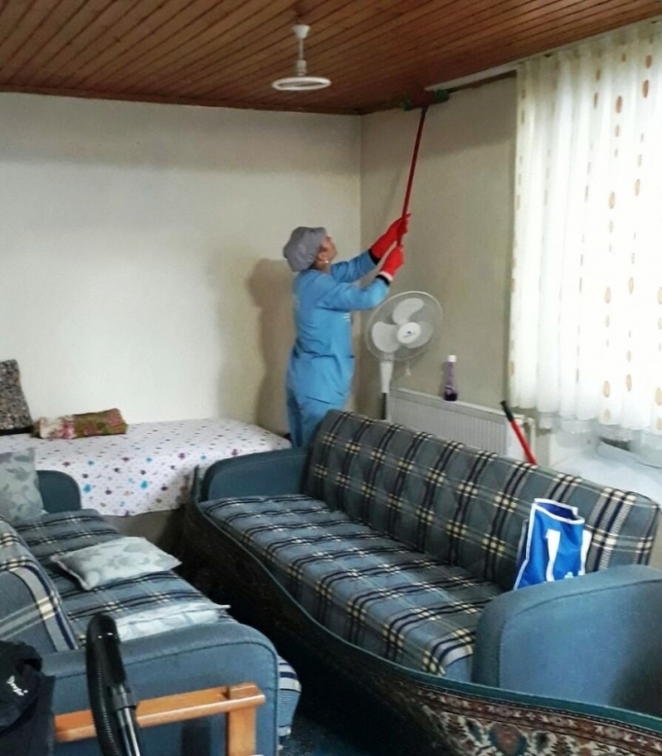 Karesi Belediyesi İhtiyaç Sahiplerinin Yanında