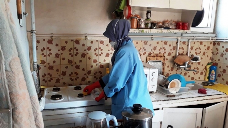 Karesi Belediyesi İhtiyaç Sahiplerinin Yanında