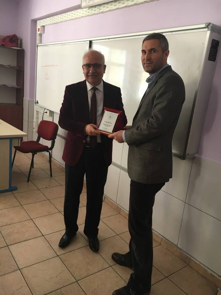 Eğitimci Yazar Muzaffer Tekelioğlu, Kariyer Günlerinde Öğrencilerle Buluştu