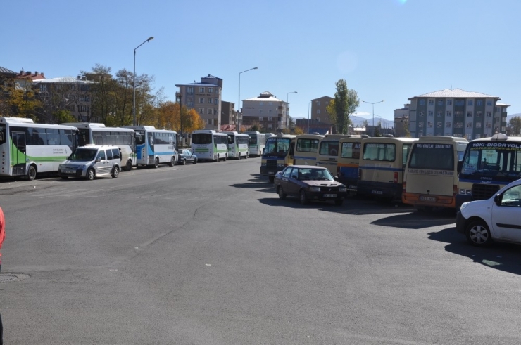 Kars’ta Dolmuşçular Kontak Kapattı