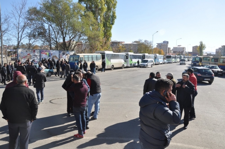 Kars’ta Dolmuşçular Kontak Kapattı