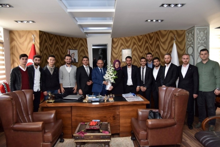 Başkan Üzülmez, Kadın Ve Gençlik Kollarını Ağırladı