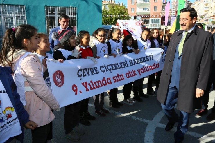 Bakan Özhaseki, Çevre Çiçekleri Hareketi’nin İlk Dersini Verdi