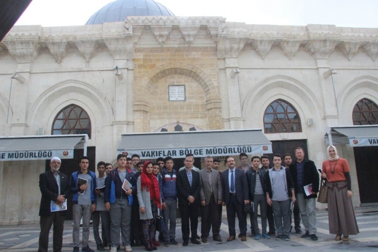 Lise Öğrencileri Tarihi Mekanları Gezdi