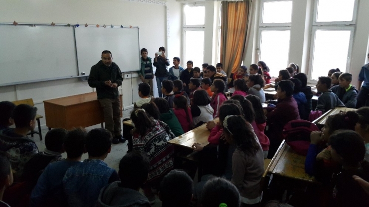 Kişisel Gelişim Uzmanı İzgören’den Köy Okulu Öğrencilerine Ziyaret