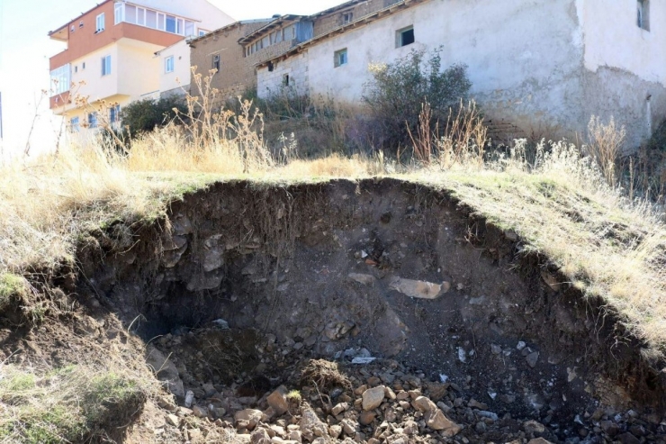 Elektrik Trafosu Yenileme Çalışması Sırasında Bin 600 Yıllık Lahit Bulundu