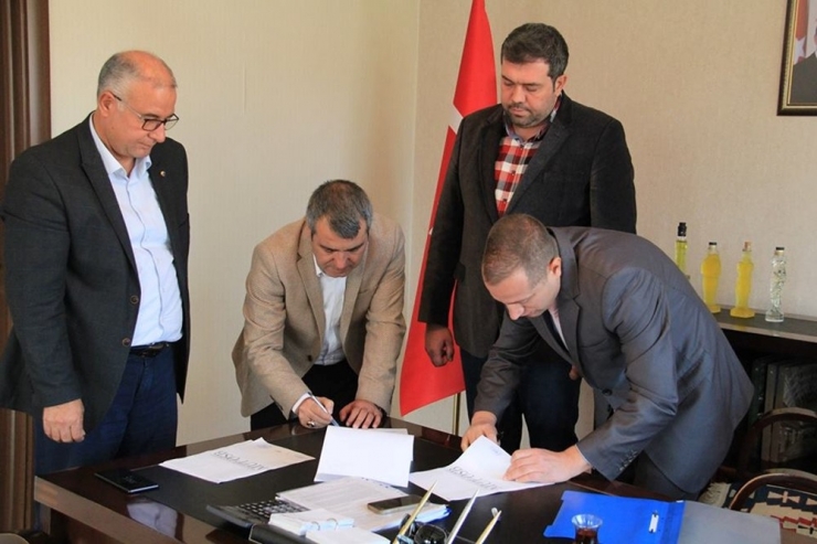 Mut’ta Osb Kurma Çalışmaları Kapsamında Firmayla Sözleşme İmzalandı