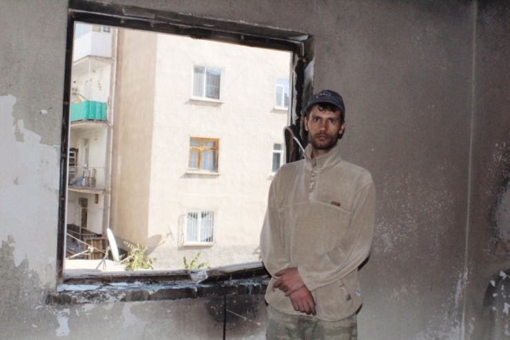 Evi Yanan Aileye Komşuları Sahip Çıktı