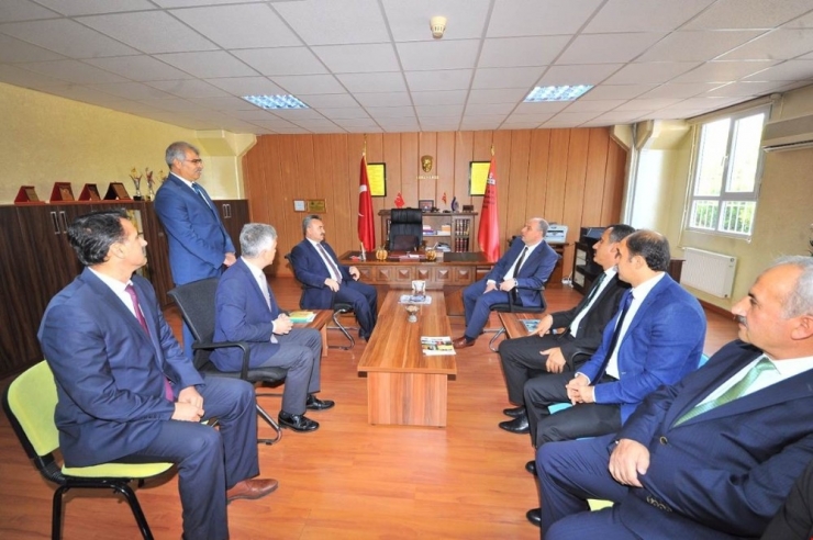 Vali Coşkun: "Öğrencilerimizin Daha Kaliteli Eğitim Almaları İçin Gayret Gösterilmeli"