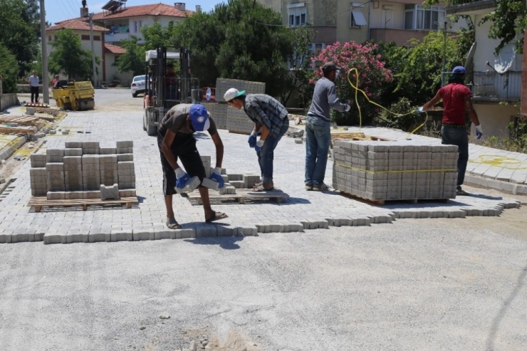 Burhaniye’de 10 Ayda 45 Bin Metre Kare Parke Taş Döşendi