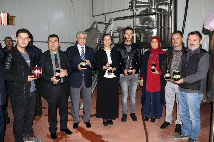 Köyde Kurdukları Fabrikadan Dünya’ya Pancar Pekmezi İhraç Edecekler