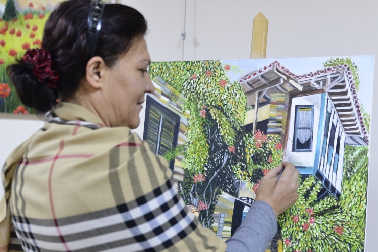 Hayaller Fırça İle Tuvale Yansıyor