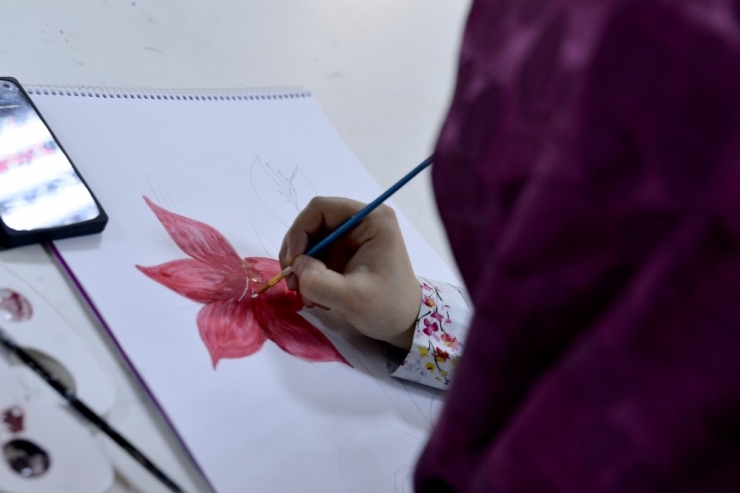 Hayaller Fırça İle Tuvale Yansıyor