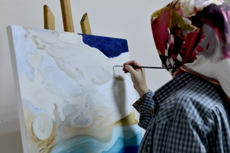 Hayaller Fırça İle Tuvale Yansıyor