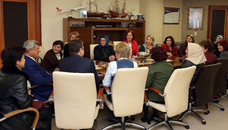 Başkan Karaosmanoğlu Kadın Muhtarları Ağırladı