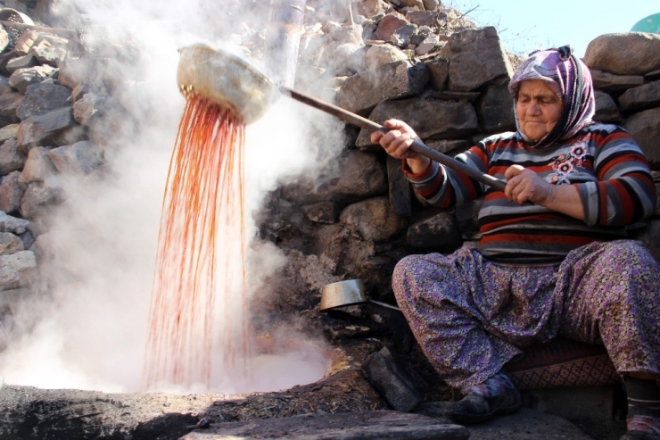 Pekmez Kazanları Kaynıyor