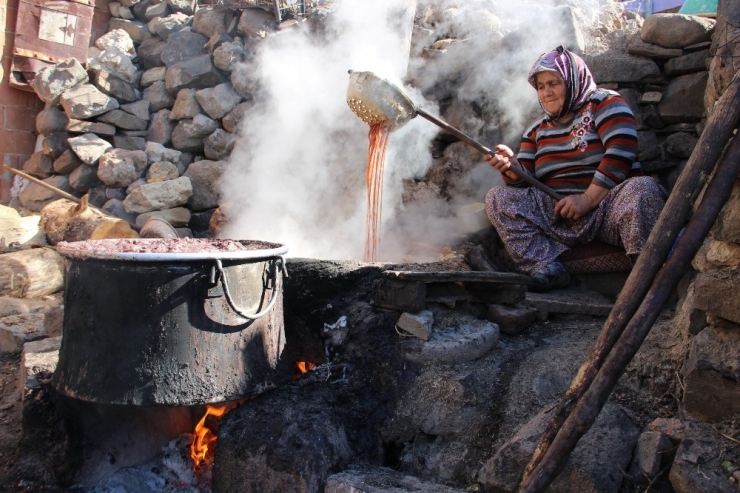 Pekmez Kazanları Kaynıyor