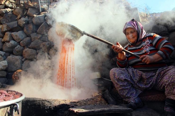 Pekmez Kazanları Kaynıyor